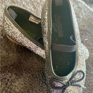 Glittery Little Girls Shoes with Bow 7